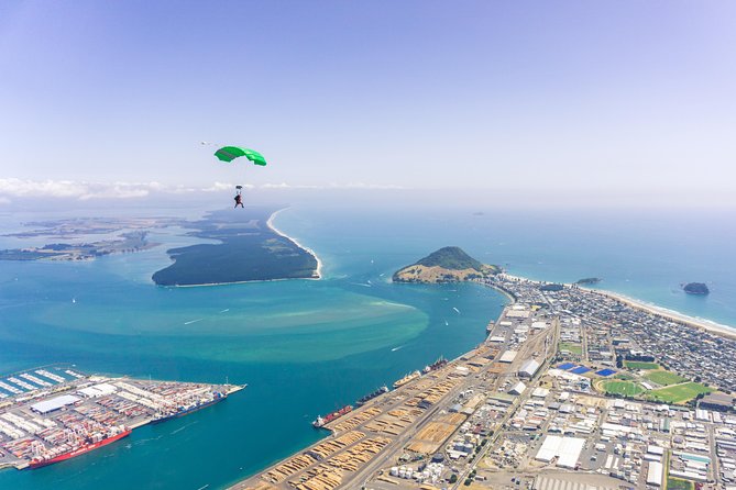 15,000ft Tandem Skydive in Bay of Plenty - Your First Look at Tauranga Airport