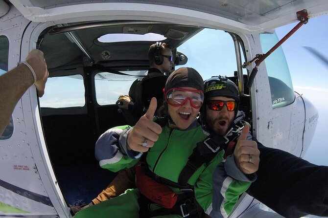 15,000ft Tandem Skydive in Bay of Plenty - Practical Timing and Cancellation Advice