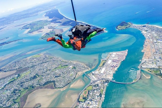 15,000ft Tandem Skydive in Tauranga - Bay of Plenty - Should you book the Tauranga tandem jump?