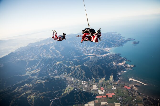 18,000ft Tandem Skydive over Abel Tasman - Who will enjoy this most