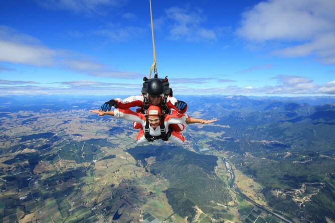 18,000ft Tandem Skydive over Abel Tasman - Photos, weather, and the practical fine print