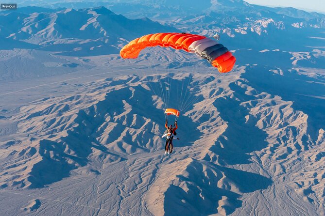 3-Hour Tandem Skydiving in Las Vegas - The landing and the ride back to Las Vegas