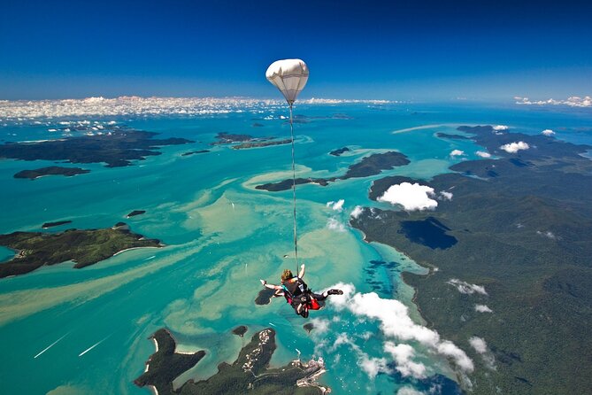 Airlie Beach Tandem Skydive Over the Whitsunday Islands - Clothing, age, weight, and group size