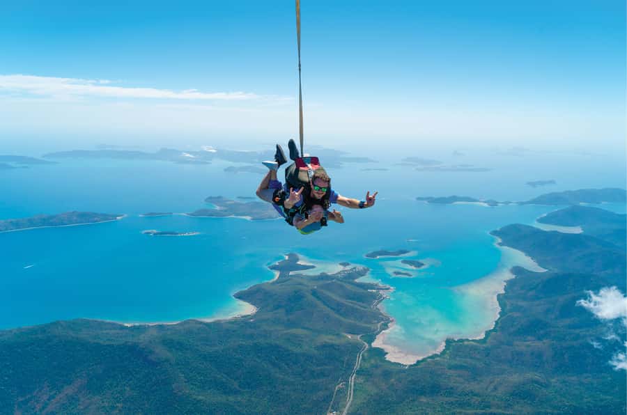 Airlie Beach: Tandem Skydive over the Whitsundays - Training, equipment, and meeting your instructor
