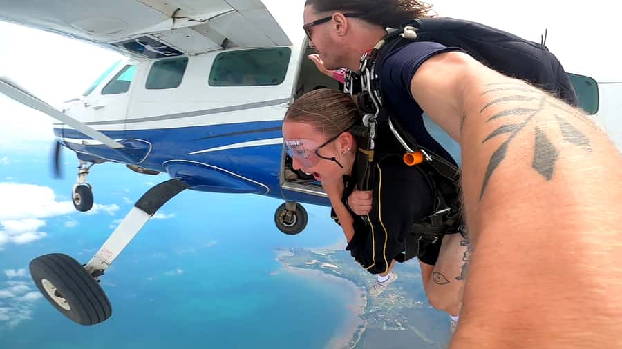 Airlie Beach: Tandem Skydiving Experience with Beach Landing - From Wisdom Cafe to the take-off site