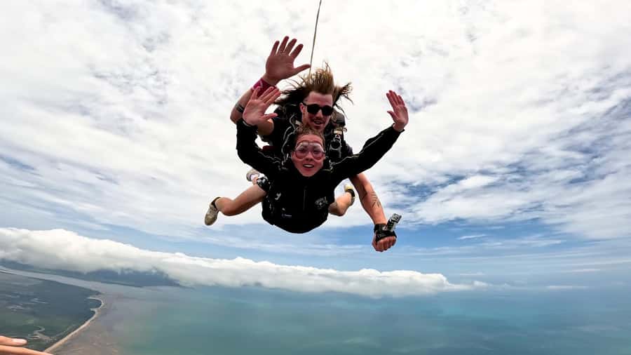 Airlie Beach: Tandem Skydiving Experience with Beach Landing - The aircraft ascent and 60-second freefall