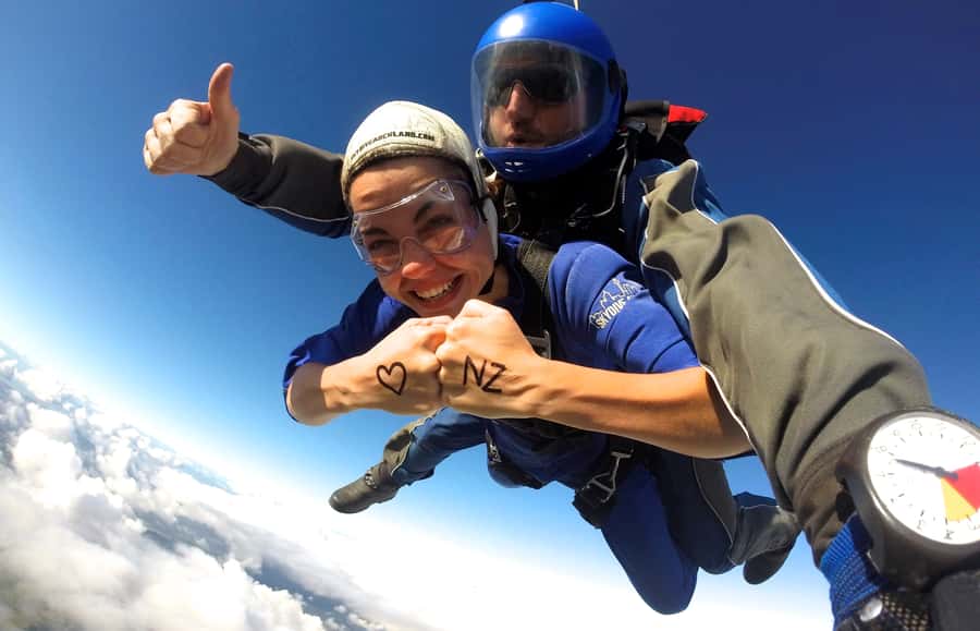 Auckland: 13000, 16000, or 18000-Foot Tandem Skydive - Key points at a glance