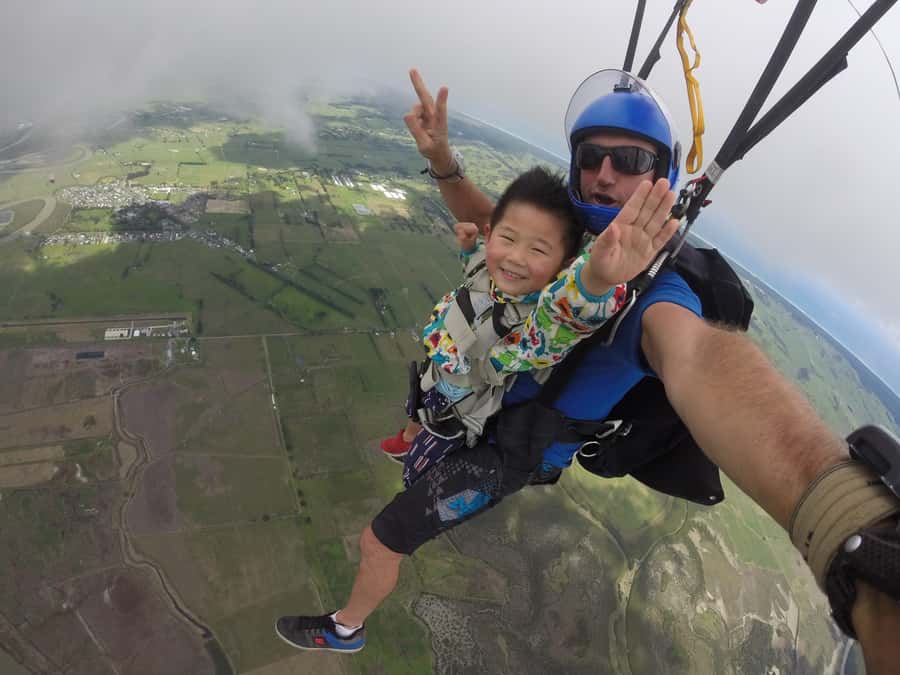 Auckland: 13000, 16000, or 18000-Foot Tandem Skydive - Weather can change your whole morning