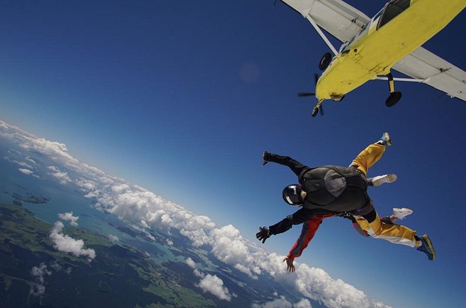 Bay of Islands: 18,000ft Skydive - The Bay of Islands from above