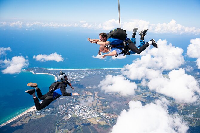 Byron Bay: Tandem Skydive Experience - From Tyagarah Airfield to 15,000 Feet