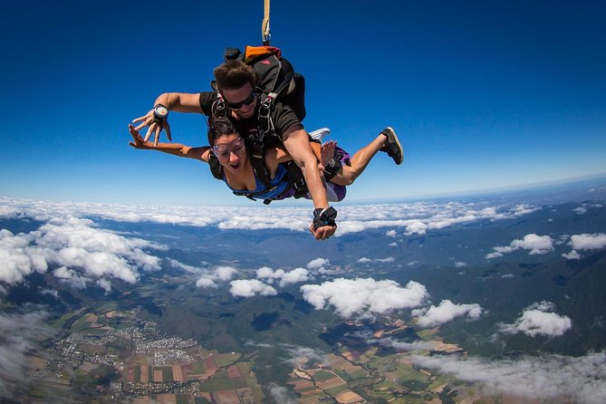 Cairns: Tandem Skydive Experience over Reef & Rainforest - Why the tandem setup suits first-timers