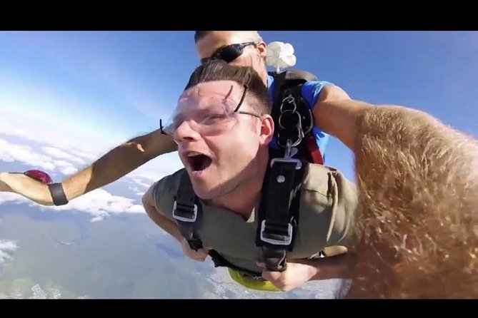 Cairns: Tandem Skydive Experience over Reef & Rainforest - What to wear and what you cannot bring