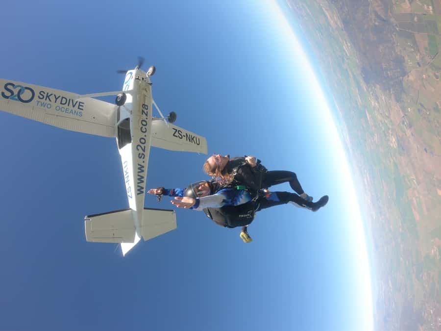 Cape Town: Tandem Skydiving - A short briefing before the big step