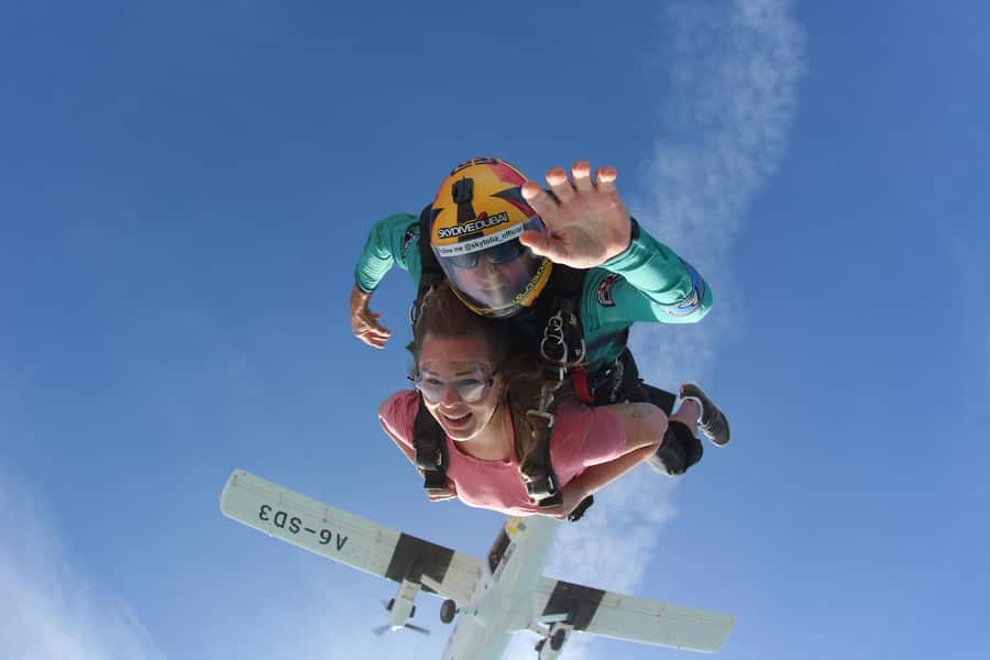 Dubai: Skydive at The Palm with Photos, Video & Yacht Tour - A 20-minute flight to 13,000 feet