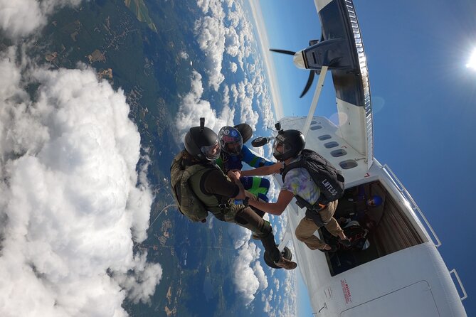 Dubai Skydive Tandem Over The Palm including Transfers - The flight and freefall