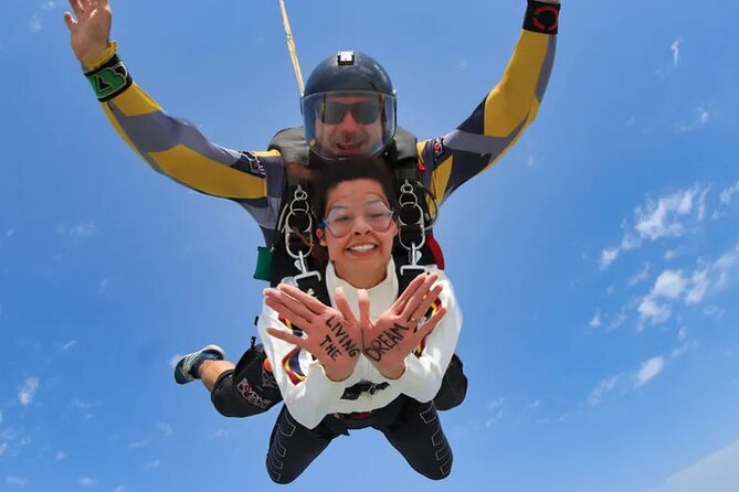 Dubai Skydive Tandem Over The Palm including Transfers - Photos, video, and the real value of the package