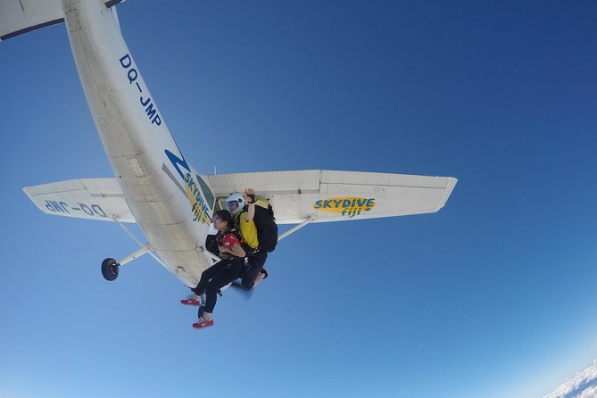 Extreme 12000ft Tandem Jump (45 seconds free fall) - The freefall and parachute ride