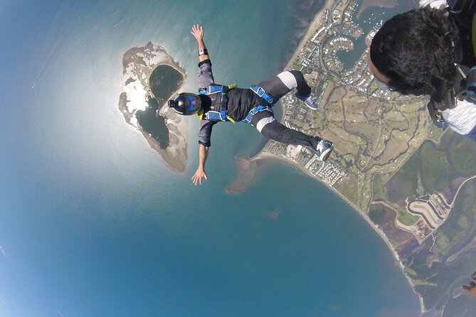 Extreme 12000ft Tandem Jump (45 seconds free fall) - Group size, timing, and the feel of the operation