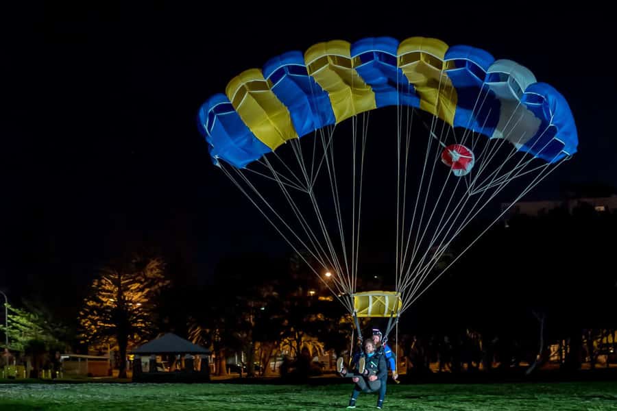 From Gold Coast: Tandem Skydive Experience over Byron Bay - Who should book this tandem jump
