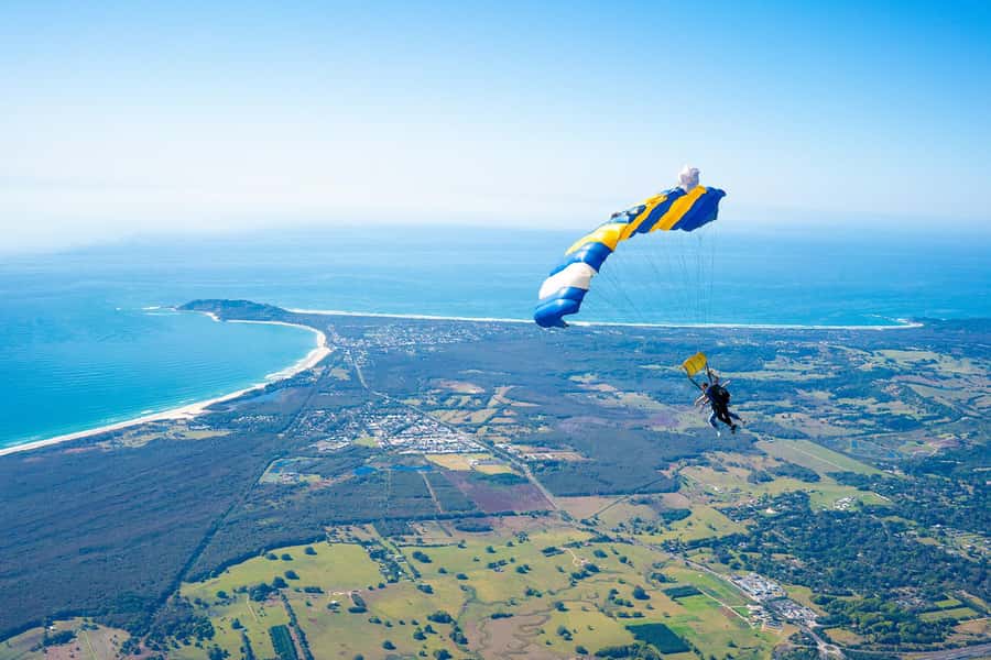 From Gold Coast: Tandem Skydive Experience over Byron Bay - Training inside a five-star parachute facility