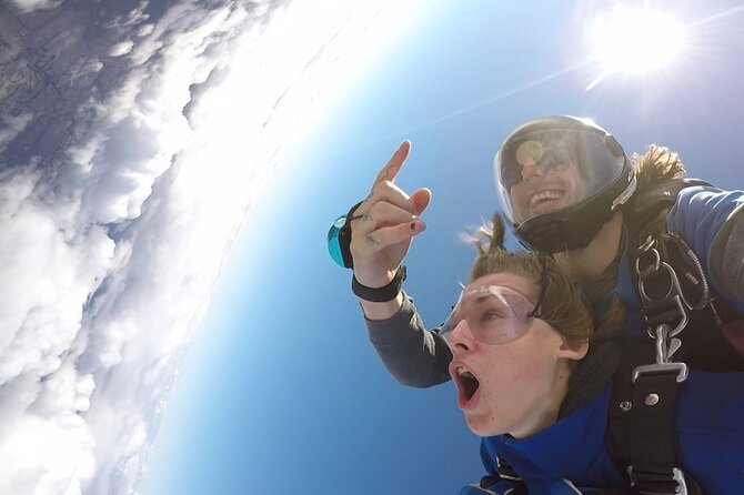 From Melbourne: Tandem Skydive over Great Ocean Road - The parachute ride above the Victorian coast