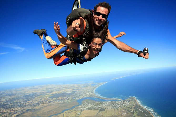 From Melbourne: Tandem Skydive over Great Ocean Road - The scenic flight to 15,000 feet