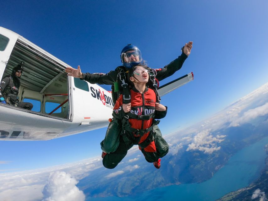 Interlaken: Airplane Skydiving over the Swiss Alps - The 5 to 7 minute canopy ride