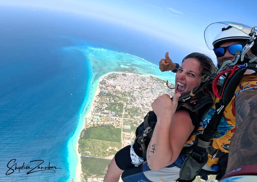 Kendwa: Tandem Skydive in Zanzibar - Your two-hour schedule, from office to beach