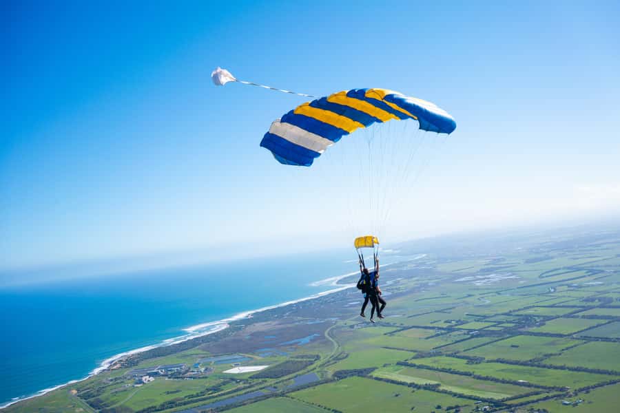 Melbourne: Tandem Skydive over Great Ocean Road + Transfer - Training with a certified tandem instructor