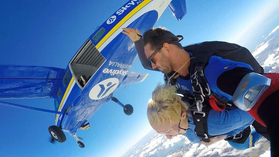 Melbourne: Tandem Skydive over Great Ocean Road + Transfer - Weather is the biggest practical risk