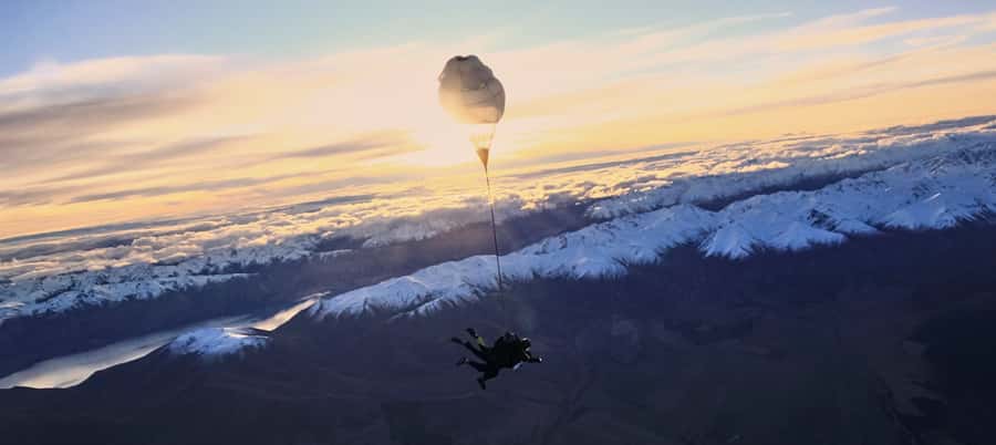 Mount Cook: Tandem Skydive Experience - Meeting the instructor and handling nerves