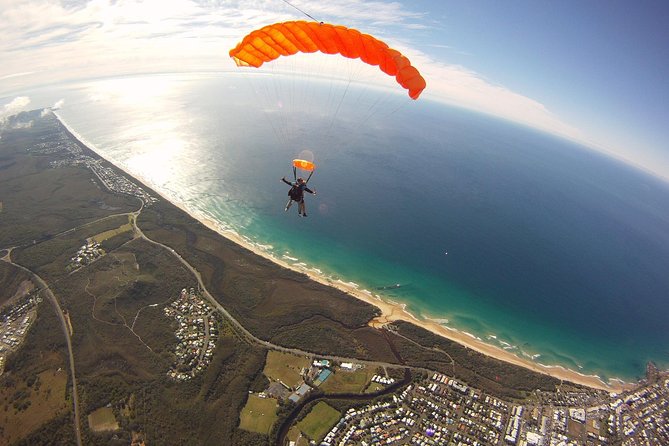 Noosa: Tandem Skydive Experience - From Sunshine Coast Airport to 15,000 feet