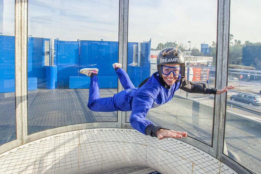Porto/Maia: Indoor Skydiving Experience - Watch the instructor show what is possible