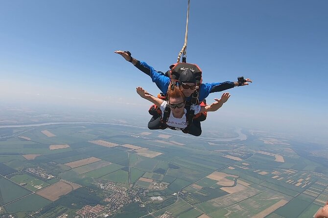 Private Skydiving Experience In Belgrade - Age, weight, and fitness rules