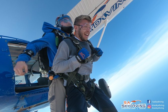 SA Skydiving Adelaide - Langhorne Creek - Getting fitted and meeting your instructor