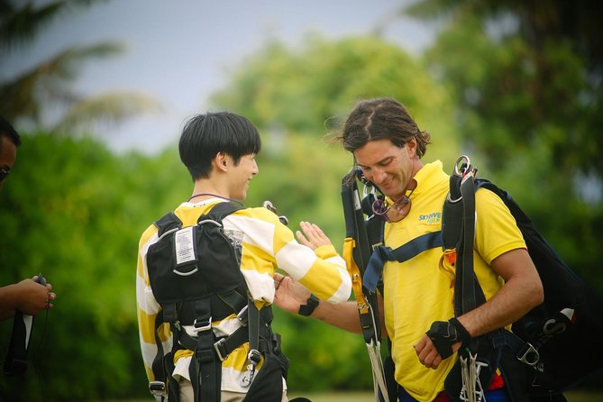 Skydive Fiji Legend 13000ft Tandem Jump (60 seconds free fall) - The parachute ride slows everything down