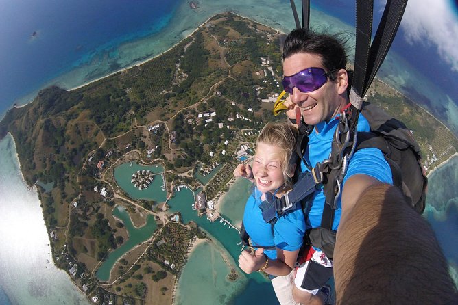 Skydive Fiji Legend 13000ft Tandem Jump (60 seconds free fall) - The briefing makes the first jump manageable