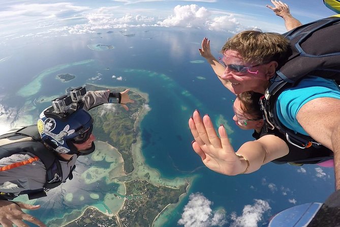 Skydive Fiji Radical 10000ft Tandem Jump (30 seconds free fall) - The landing on Denarau Island
