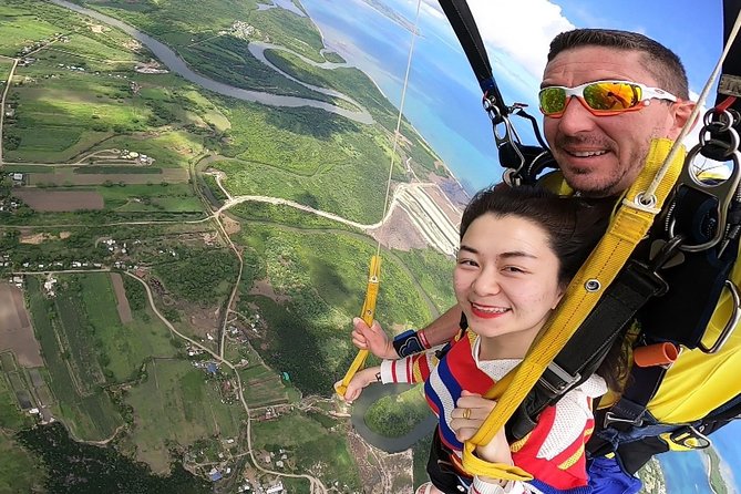 Skydive Fiji Radical 10000ft Tandem Jump (30 seconds free fall) - The emotional side of the experience