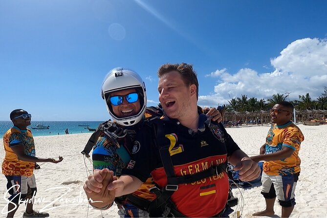 Skydive Zanzibar | Tandem Skydive - The flight to 10,000 feet is part of the sightseeing