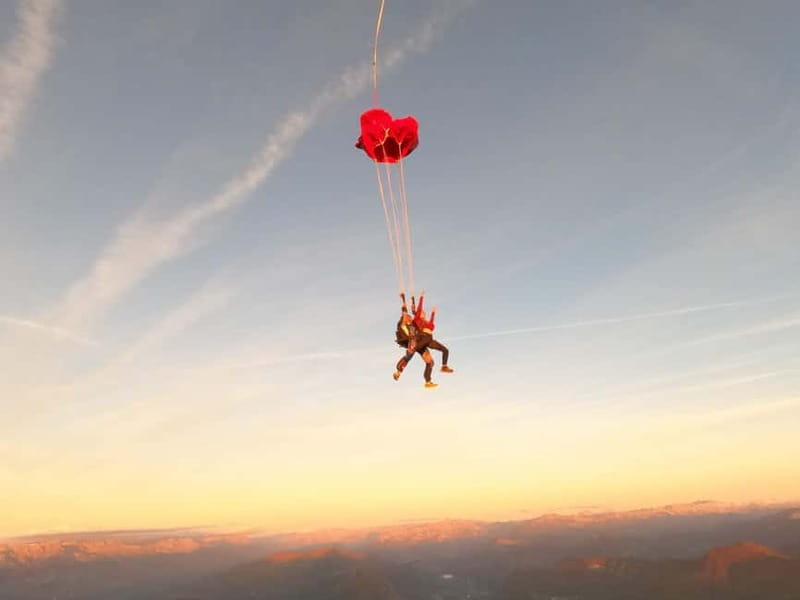 Skydiving in Gap-Tallard - Photos, video, and the phone rule