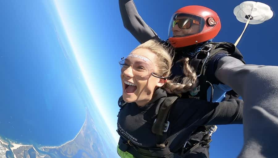 Sunshine Coast: Tandem Skydive with Beach Landing - From Caloundra to 14,000 feet