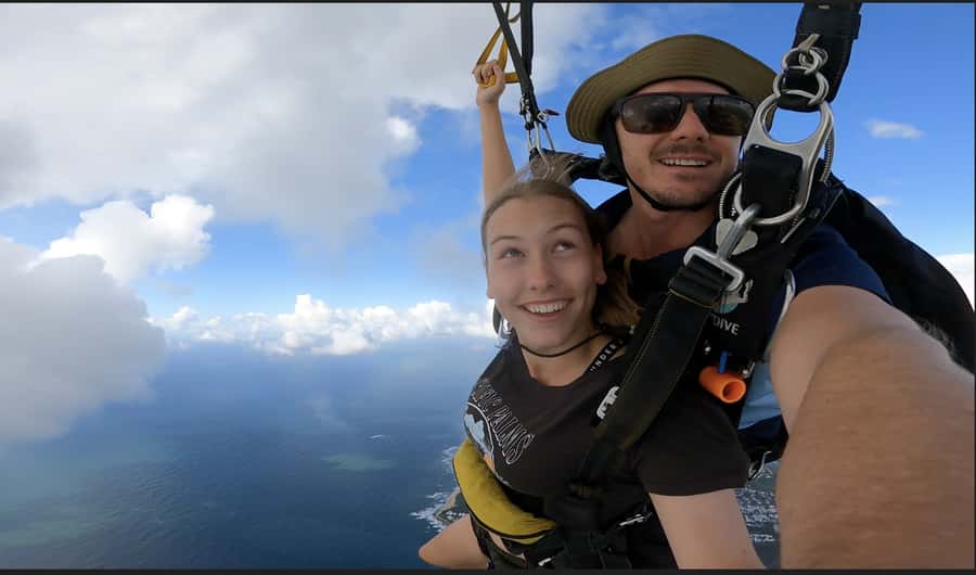 Sunshine Coast: Tandem Skydive with Beach Landing - The freefall: up to 60 seconds at 200 km/h