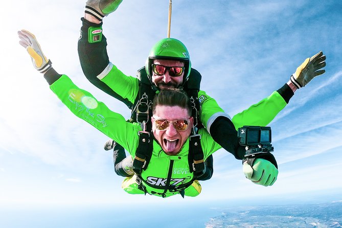 Tandem Skydiving — 30 min from Albufeira - The aircraft ride and first freefall