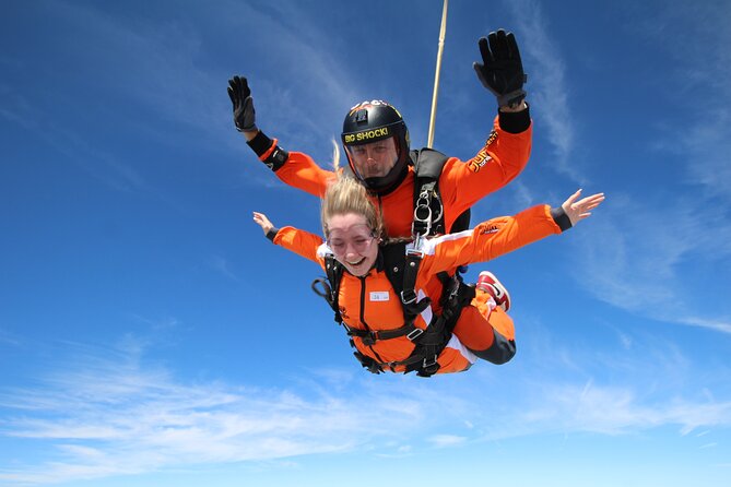 Tandem Skydiving in Prague - Tandem Jump with transfers! - The briefing before you leave the ground