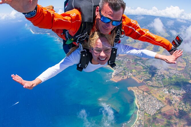 Tandem Skydiving with GoJump in Hawaii - The climb to 14,000 feet