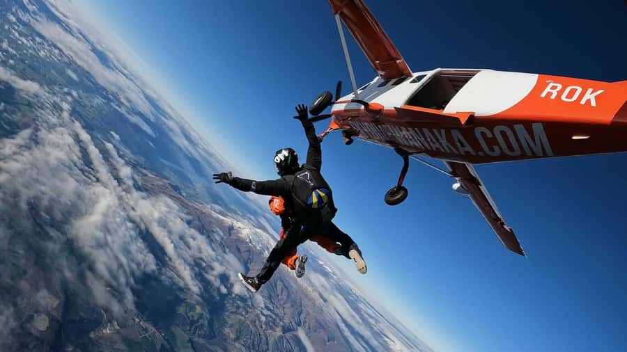 Wanaka: Tandem Skydive Experience - The 20-minute flight above the Southern Alps